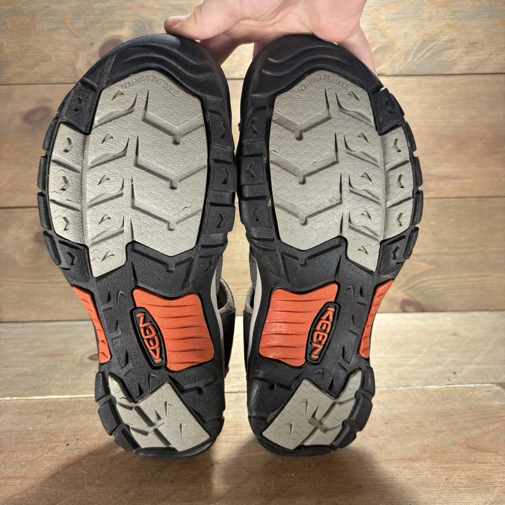 Keen Newport H2 Mens size 9.5 shoes Gray Orange waterproof Sport sandals - Picture 6 of 9
